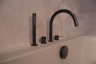 Water Revolution Flow 4-hole Bath Faucet for Bath Rim Mounting Black T138PR