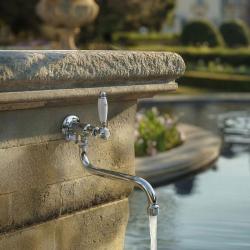 Grifo de lavabo PB Classic mural con palanca blanca agua fría y caño largo cromo 1208853612