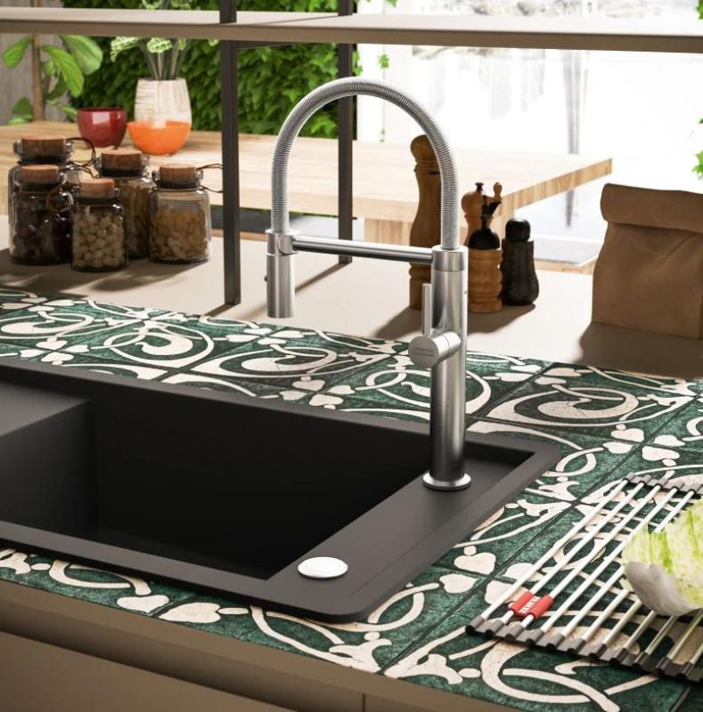 Grifo de cocina Franke Pescara Semi Pro L caño flexible y spray aspecto acero inoxidable 115.0472.960