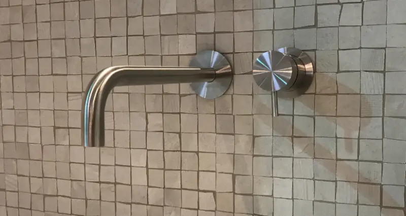 Grifo de lavabo empotrado Waterrevolution Flow totalmente en acero inoxidable T116BIEV2 con caño de 15 cm