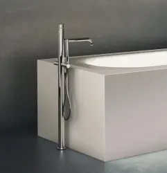 Grifo mezclador Waterevolution Flow de pie para bañera independiente con teleducha gris plomo T133GME