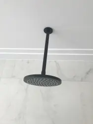 Ducha de techo Waterevolution Flow 250 mm en acero inoxidable macizo con conexión de techo
