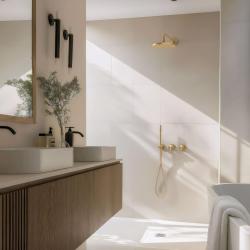 Conjunto de ducha Waterevolution Flow empotrado con termostato efecto lluvia y teleducha PVD dorado claro pulido