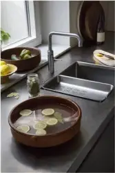 Grifo hervidor de agua Quooker Fusion Square Brass natural Combi+ & CUBE Agua caliente, fría, hirviendo, filtrada, fría y con gas 22+FSPTN+CUBE