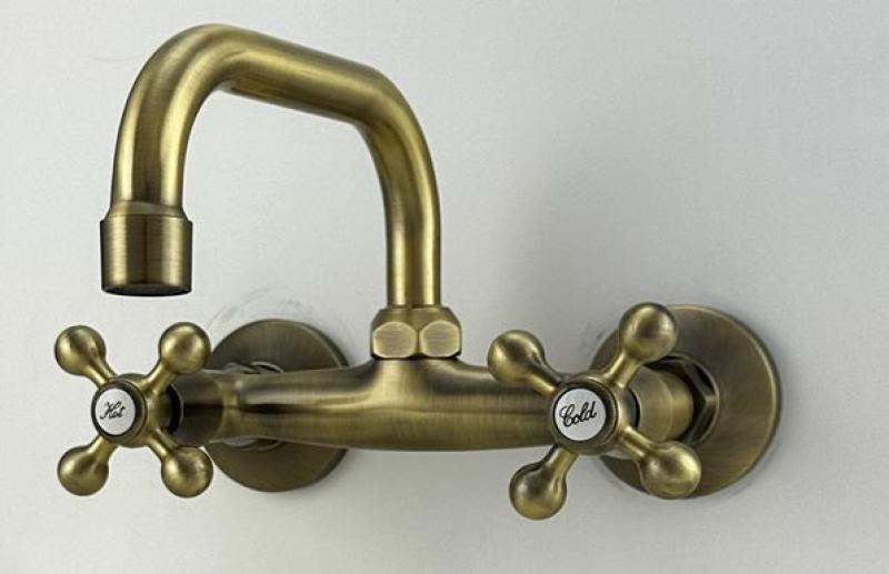 Grifo mural de cocina AquaTrimo Vivaldi clásico bronce caño superior 21VV7066BN
