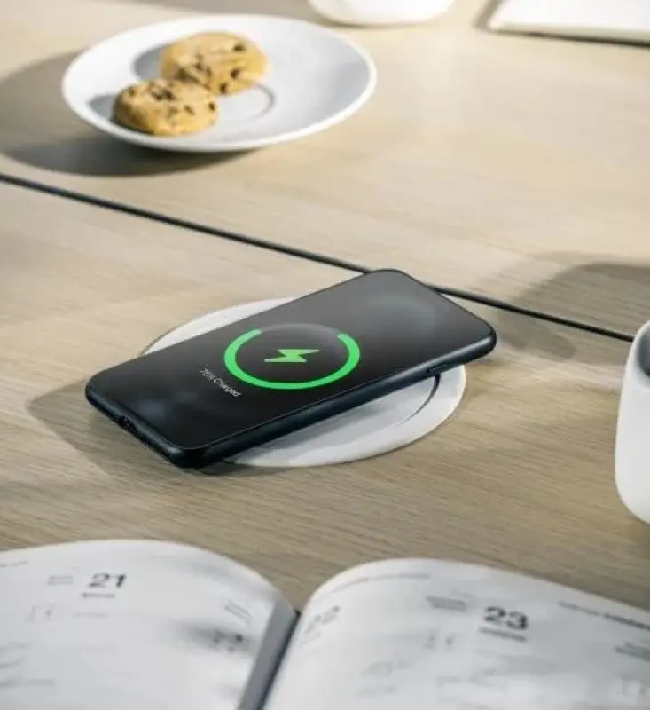 Enchufe de cocina retráctil Indux Push, toma de tierra tipo E negro para encimera con 4 tomas, 2 x USB, 2 x RJ45 y carga inalámbrica 1208957421