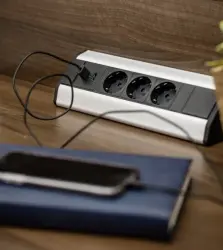 Enchufe esquinero Indux para cocina con 3 tomas y toma de tierra tipo E y 2 cargadores USB 1208957442