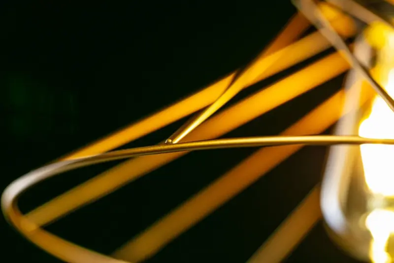 Lámpara colgante Decor Tilia moderna de alambre decorativo dorado 7863