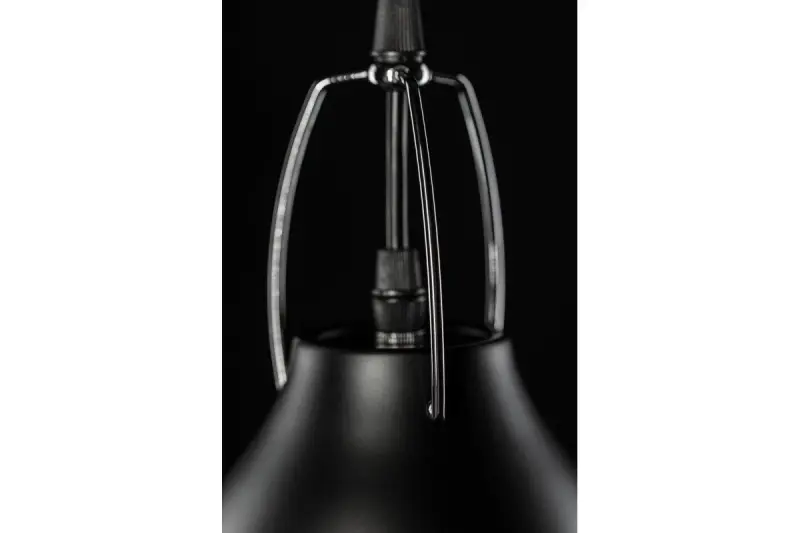 Lámpara de techo Decor Orient de metal cónico negro con interior blanco en contraste 4475