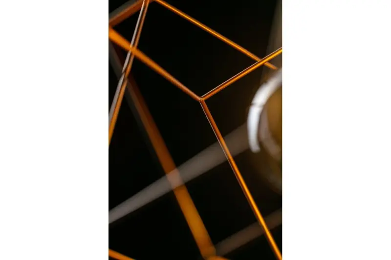 Lámpara de techo Decor Rosa color dorado geométrica compuesta por 2 cubos de latón 3376