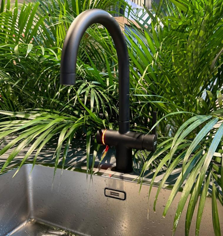 Franke Maris Water Hub caldera de 4L 3-en-1 con grifo de agua hirviendo electrónico táctil en negro mate con conjunto mezclador de waterhub 1208957949