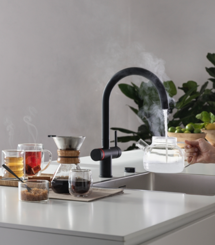 Franke Maris Water Hub caldera de 4L 3-en-1 con grifo de agua hirviendo electrónico táctil en negro mate con conjunto mezclador de waterhub 1208957949