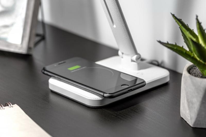 Decor Lámpara de escritorio LED IZUKA 6W 400lm AC220-240V 50/60Hz CCT cargador inductivo blanco. 1208962496