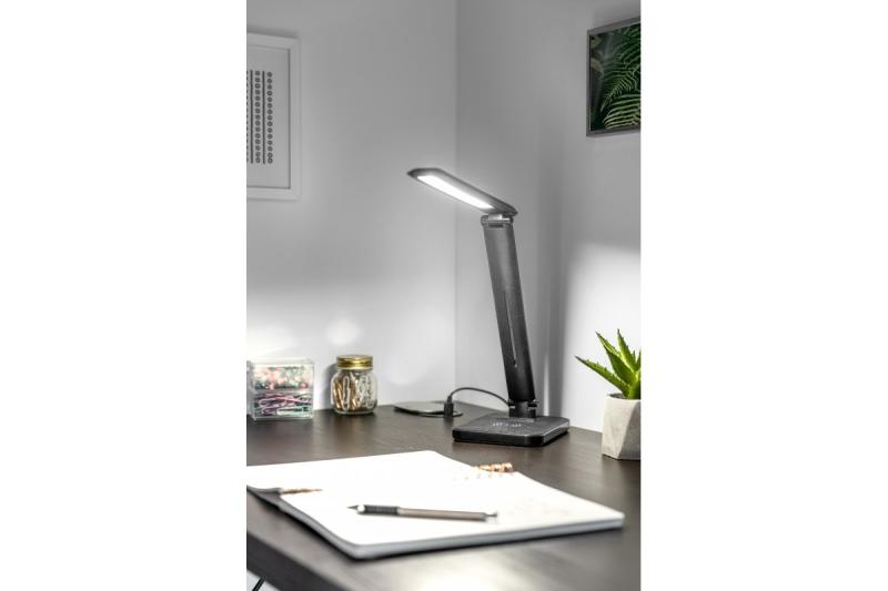 Decor Lámpara de escritorio LED IZUKA 6W 400lm AC220-240V 50/60Hz CCT cargador inductivo negro. 1208962497