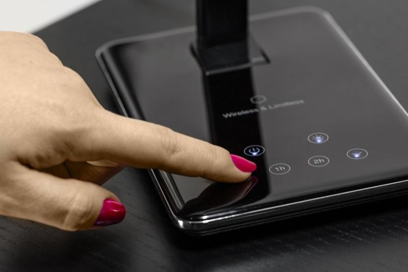 Decor Lámpara de escritorio Tritton 6W 340lm AC220-240V 4-CCT Carga inalámbrica USB PF>0 5 RA>80 negra. 1208962518