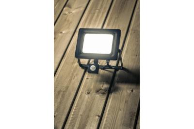 Foco LED iNEXT con sensor de movimiento 50W 4000lm, PF>0,9, RA>80, IP65, 120°, 6400K, cuerpo negro 1208962862