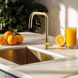 Grifo de cocina Pure.Sink Elite Steel Crystal-S con acabado PVD en oro cepillado y caño extraíble PS8050-60