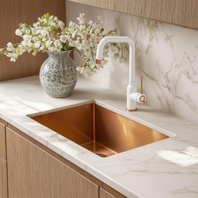 Quadri Stamford Grifo de Cocina Blanco con Acabado en Cobre PVD y Salida Angular Giratoria 1208967700