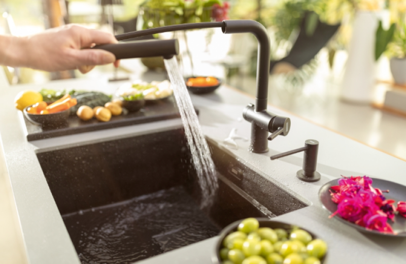 Franke Active Twist Monomando Negro con Caño Extraíble y Control de Desagüe Integrado 115.0669.769