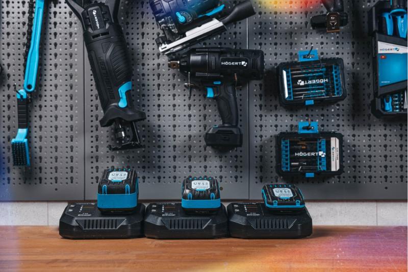 HÖGERT cargador de batería 4A 18V