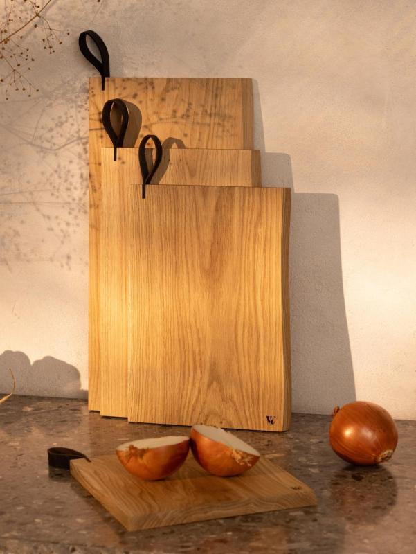 Woodsea Chop-Chop Oak M - Tabla de cortar de roble 35x24cm con asa de cuero 1208971540