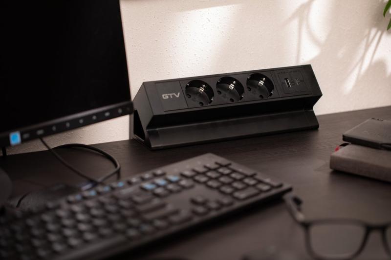 Enchufe de muebles BASCO, 3xSHUKO, USB A+C, cable 1.5 m, negro