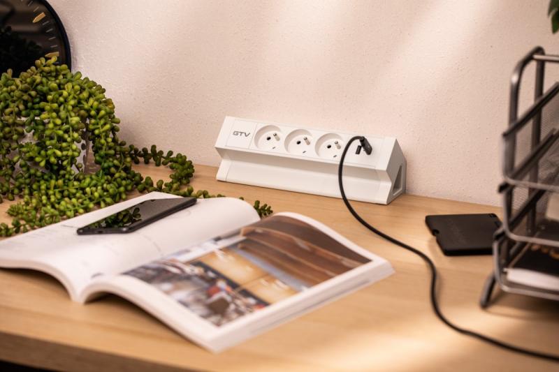 Enchufe de muebles Basco, 3 x enchufe con toma de tierra, USB A+C, cable de 1,5 m, blanco con montaje