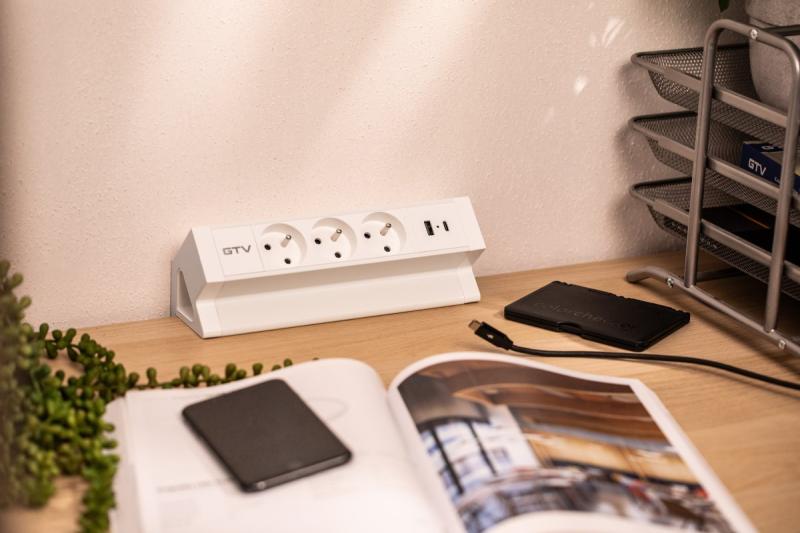 Enchufe de muebles Basco, 3 x enchufe con toma de tierra, USB A+C, cable de 1,5 m, blanco con montaje
