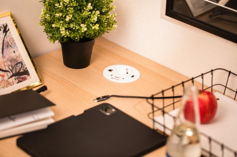 Toma de corriente para muebles RONDO, 1xSCHUKO, 1xUSB-A, 2xUSB-C, HDMI, cable RJ45 1.5 m, blanco