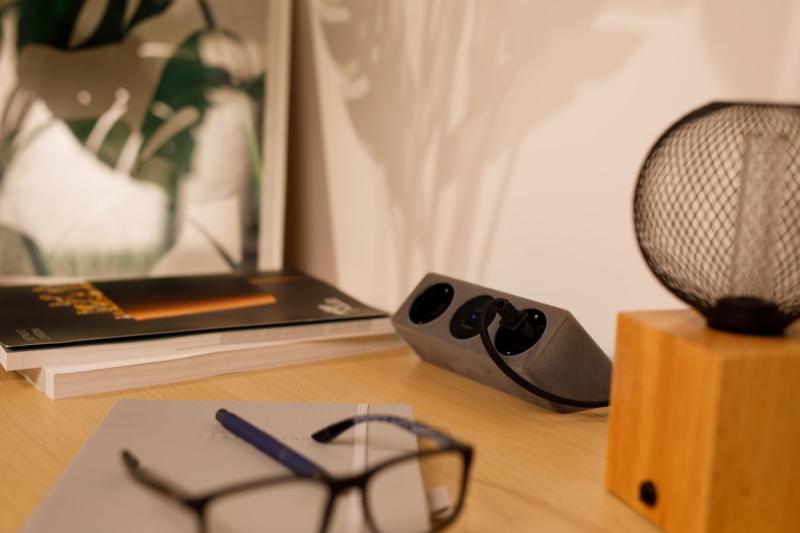 Enchufe para muebles SOFITO, 2xSCHUKO, USB A+C, cable de 1.5 m, flocado gris