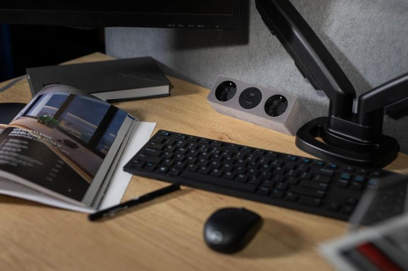 Enchufe para muebles SOFITO, 2xSCHUKO, USB A+C, cable de 1.5 m, flocado gris