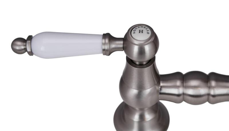 Aquanello Heritage Manor Grifo de cocina clásico Nostalgic Bridge en acero inoxidable con maneta blanca y caño redondo NB-4001-HA